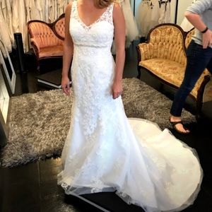 Lace wedding dress